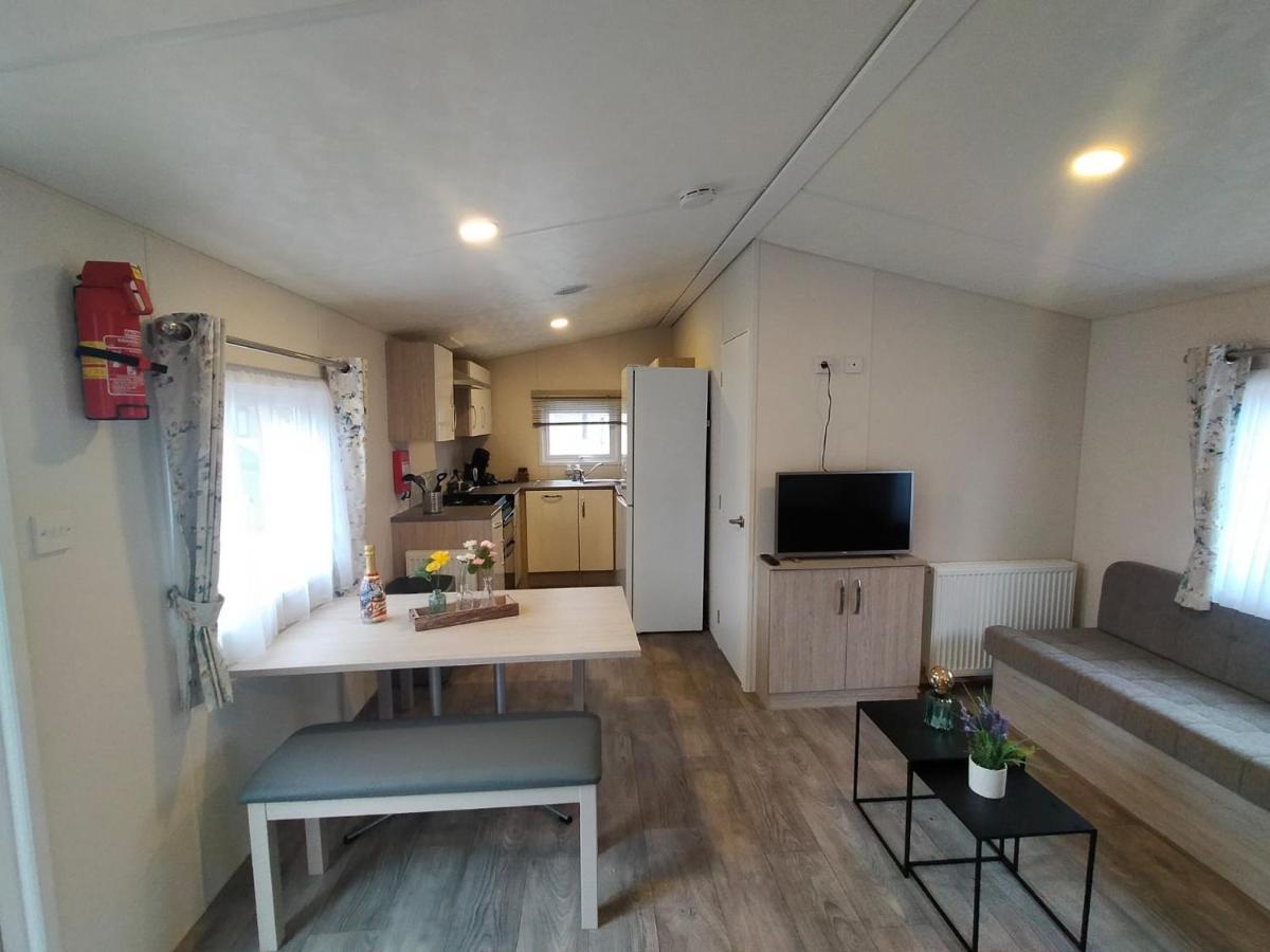 Bj Chalets - De Rug 1 - Vakantiepark Lauwersoog - Luxe Chalet Met Vaatwasser! Vroege Incheck! Екстериор снимка